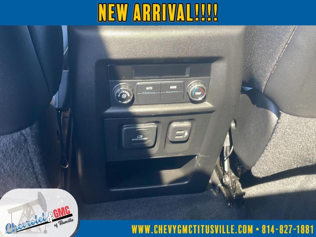 used 2023 Chevrolet Traverse car, priced at $32,555