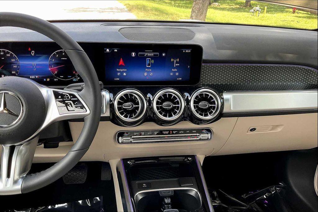 new 2025 Mercedes-Benz GLB 250 car, priced at $47,145