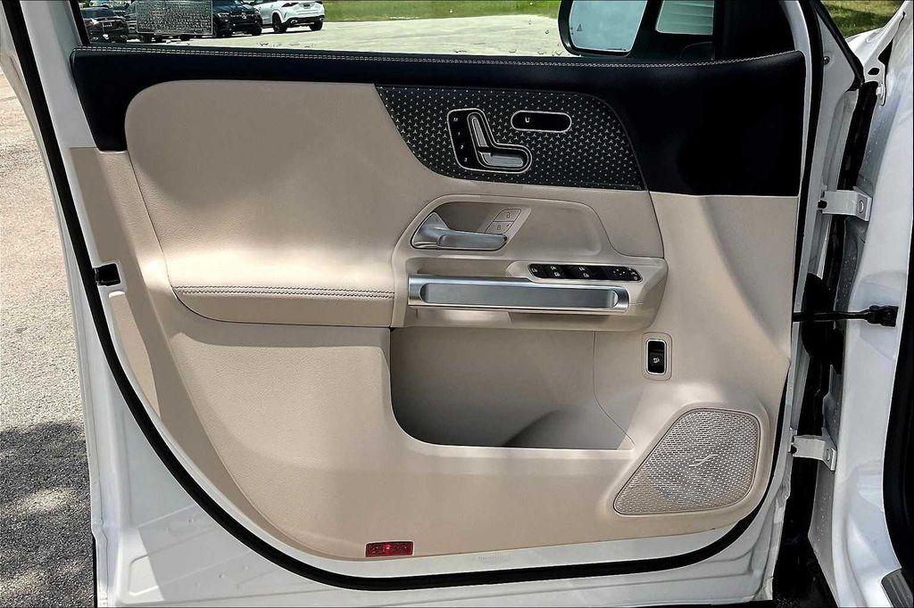 new 2025 Mercedes-Benz GLB 250 car, priced at $47,145