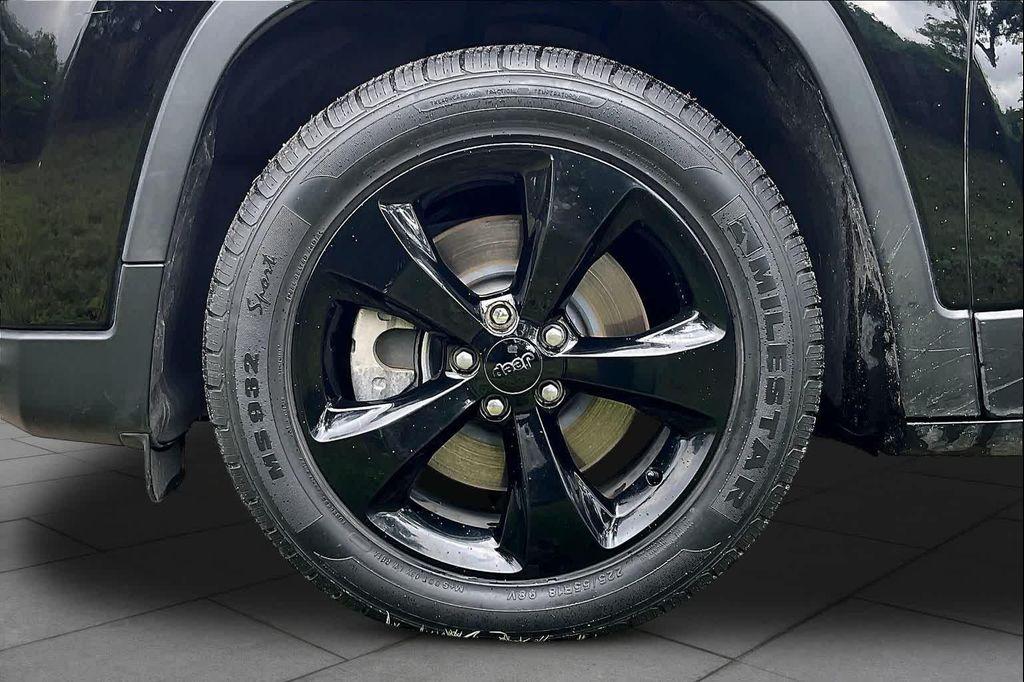 used 2020 Jeep Cherokee car, priced at $13,221