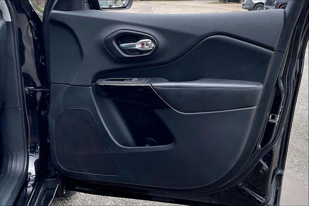 used 2020 Jeep Cherokee car, priced at $15,080