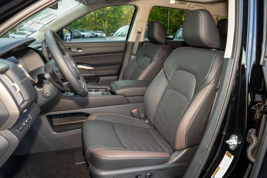 new 2025 Nissan Pathfinder car, priced at $49,085