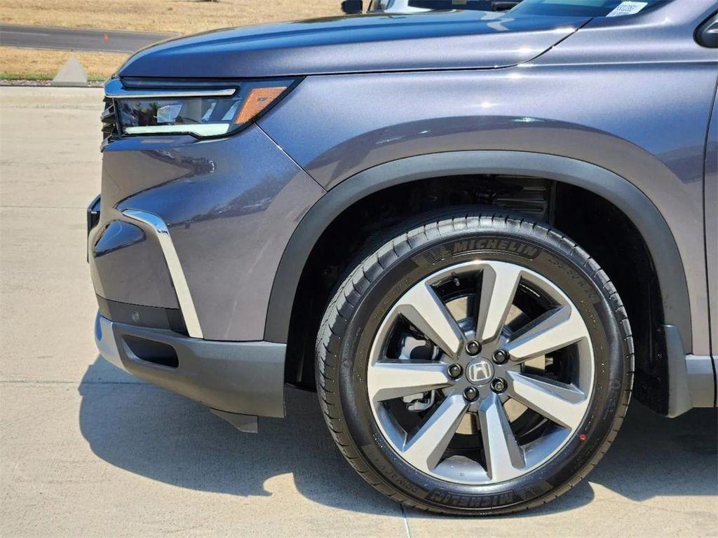 new 2025 Honda Pilot car, priced at $45,537