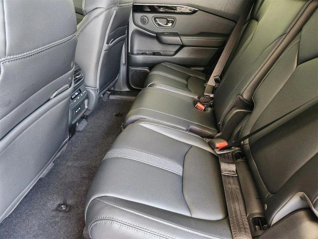 new 2025 Honda Pilot car, priced at $45,537