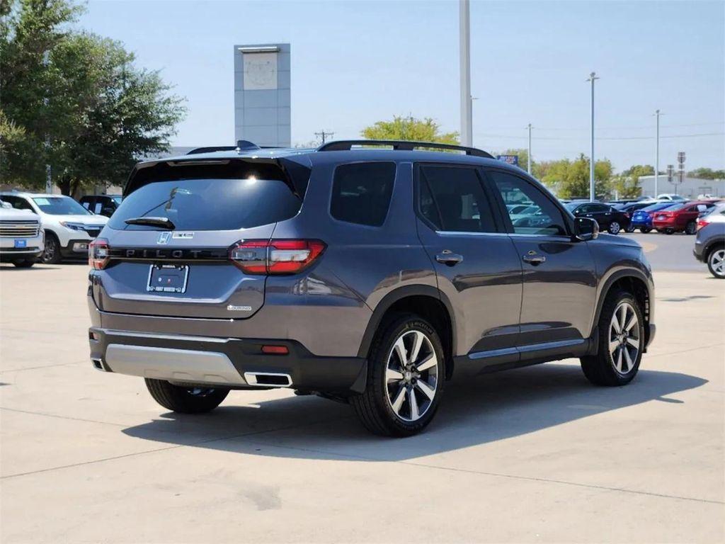 new 2025 Honda Pilot car, priced at $45,537