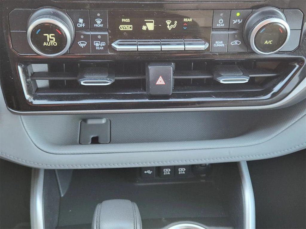 used 2020 Toyota Highlander car, priced at $21,300