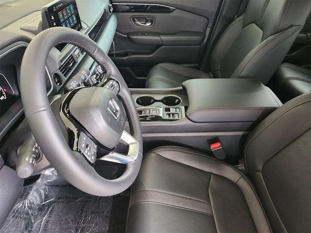 new 2025 Honda Pilot car, priced at $49,365