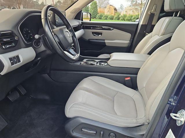 used 2025 Honda Pilot car, priced at $39,490