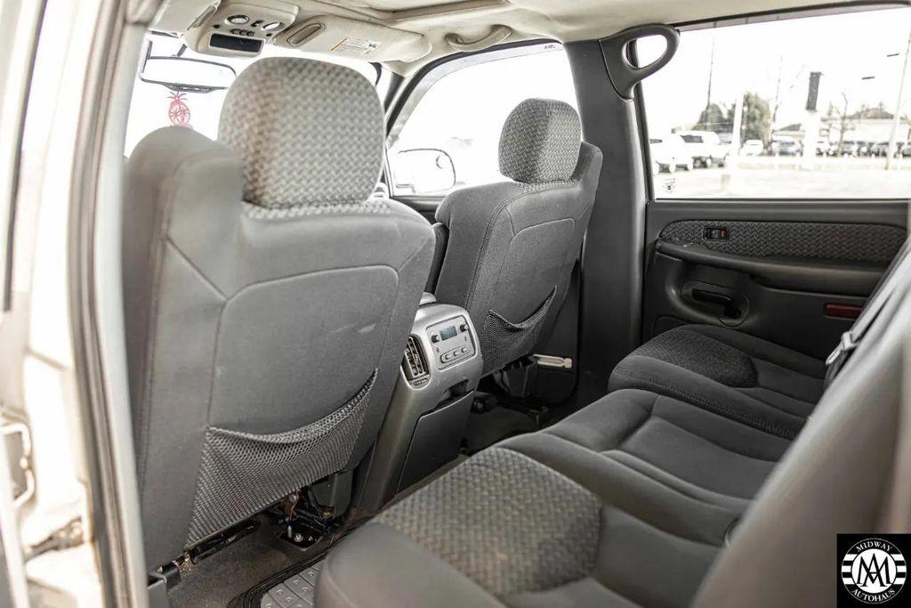 used 2004 Chevrolet Avalanche car, priced at $2,895