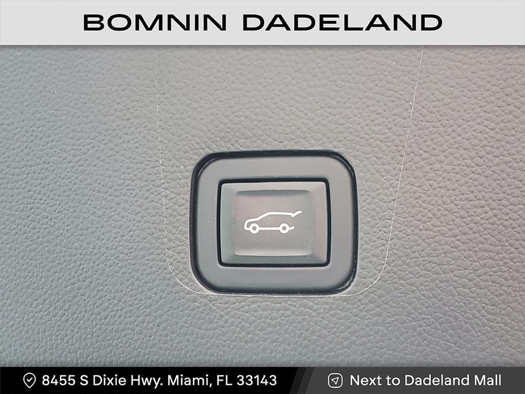 used 2022 Chevrolet Traverse car, priced at $24,490