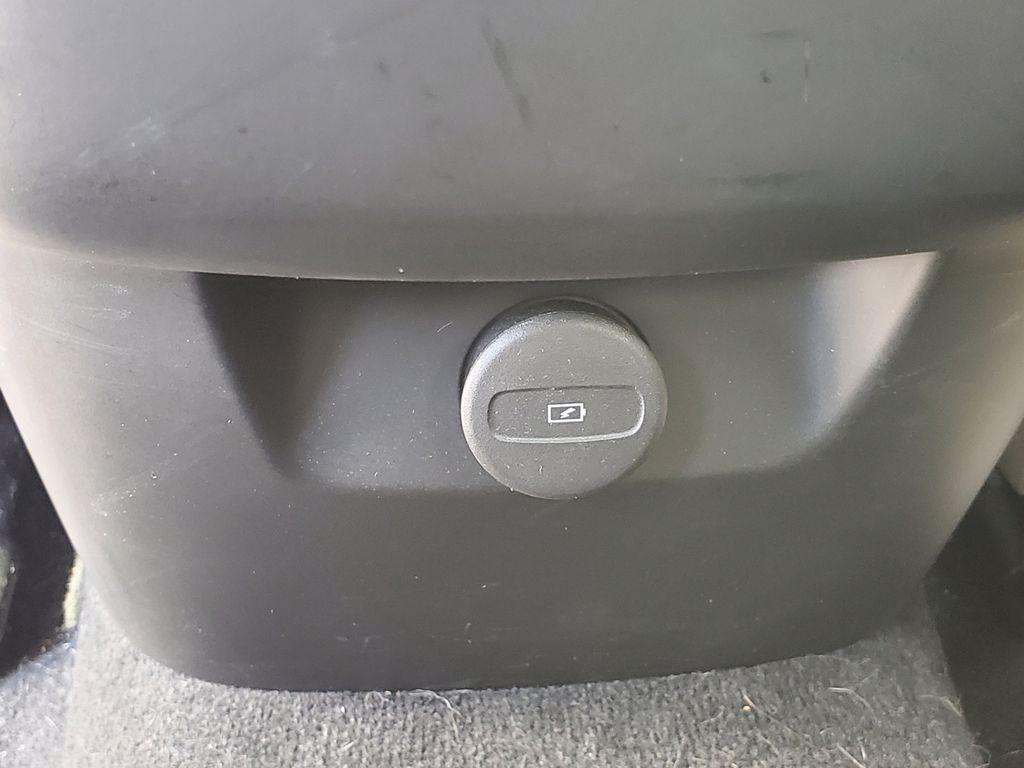 used 2022 Volvo XC60 car, priced at $27,490