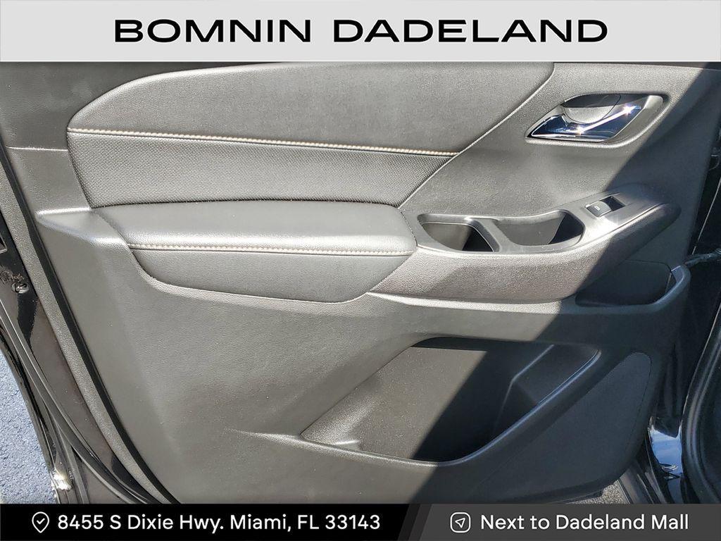 used 2023 Chevrolet Traverse car, priced at $29,490