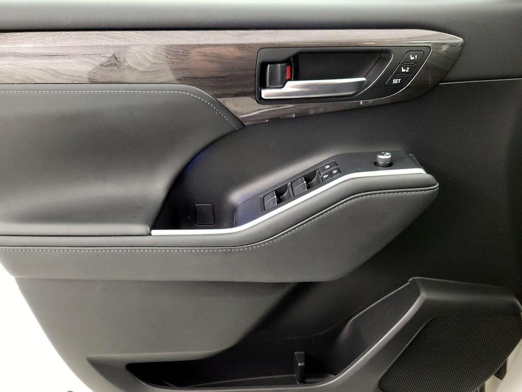 used 2020 Toyota Highlander car, priced at $35,998