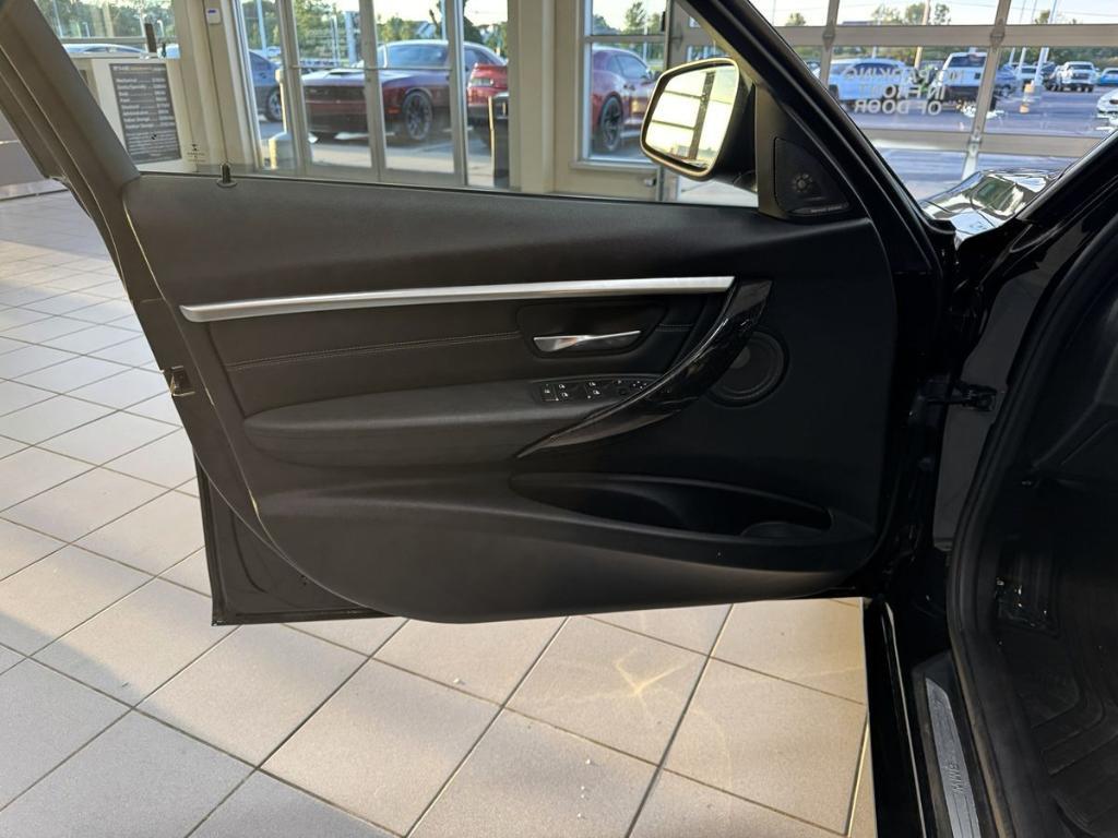 BMW 3 Series view 13