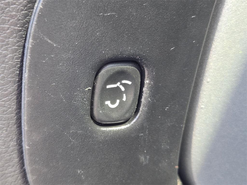 used 2016 Jeep Cherokee car, priced at $10,734