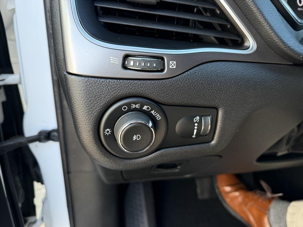 used 2019 Jeep Cherokee car, priced at $16,544