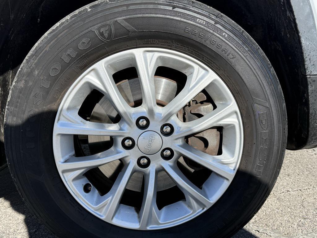 used 2019 Jeep Cherokee car, priced at $16,544