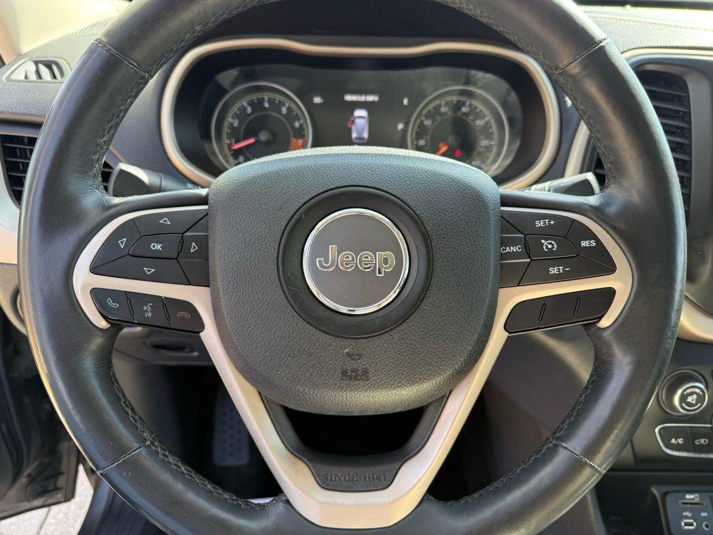 used 2015 Jeep Cherokee car, priced at $10,744