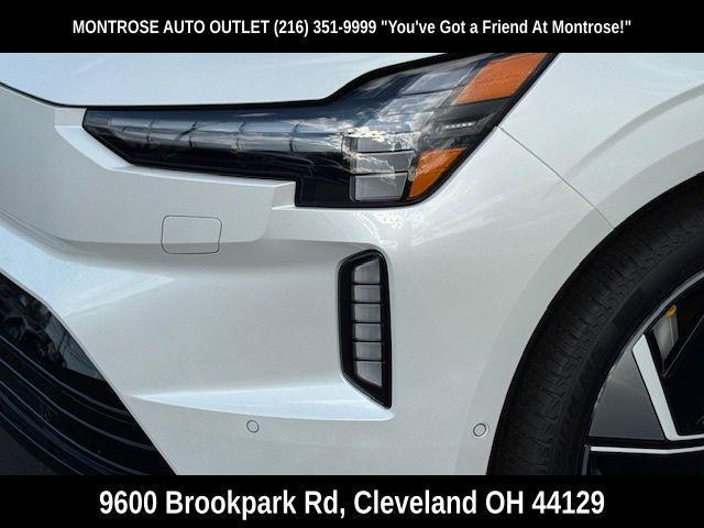 new 2025 Volvo EX90 car, priced at $87,675