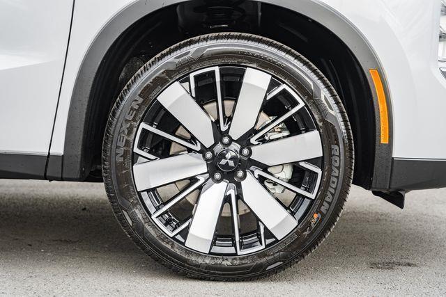 new 2025 Mitsubishi Outlander car, priced at $36,825