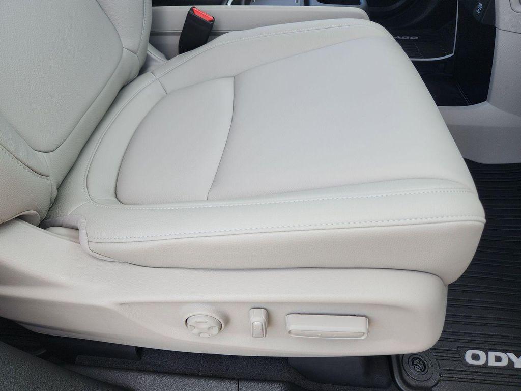 new 2026 Honda Odyssey car, priced at $41,637