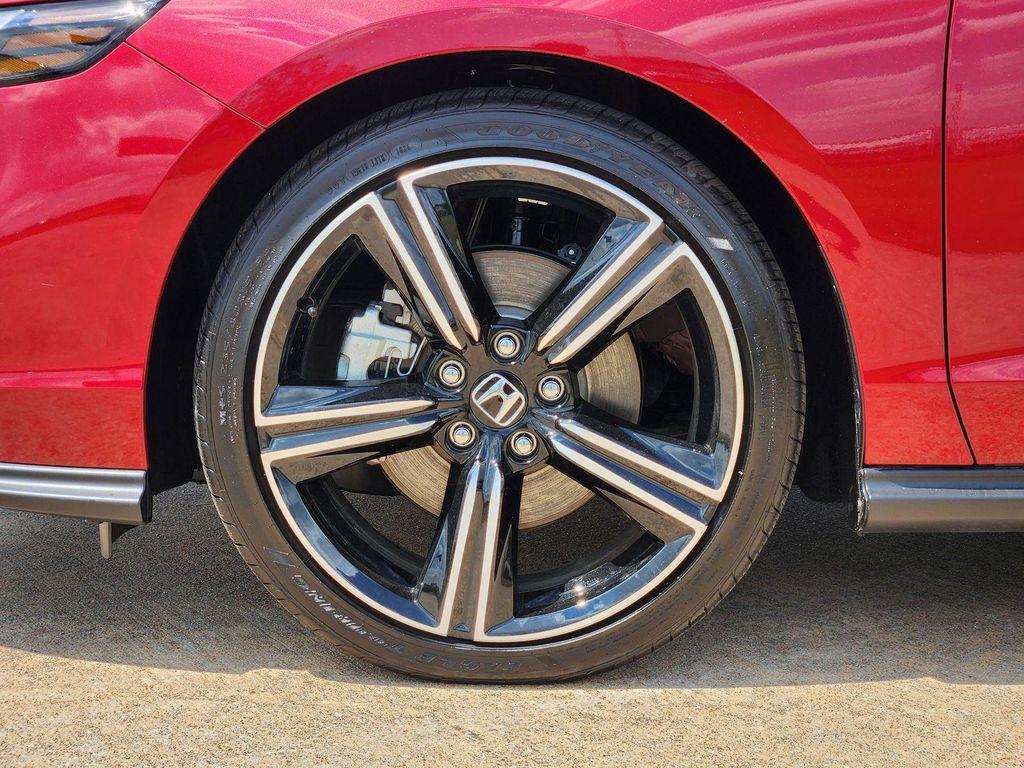 new 2025 Honda Accord Hybrid car, priced at $33,654