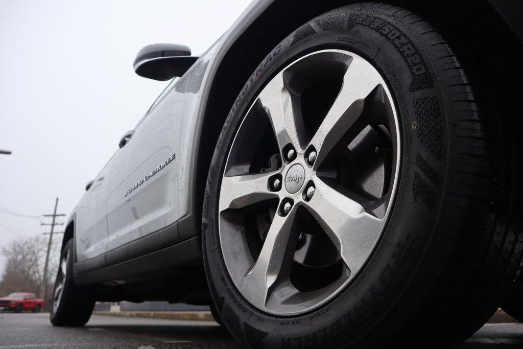 used 2022 Jeep Grand Cherokee L car, priced at $27,400