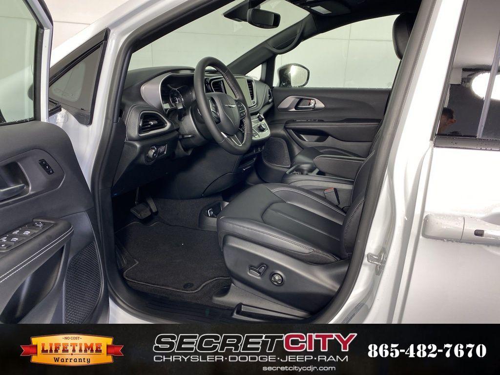 new 2026 Chrysler Pacifica car, priced at $42,398