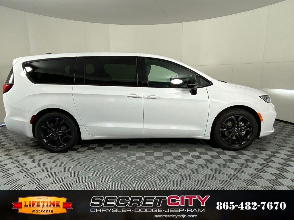 new 2026 Chrysler Pacifica car, priced at $42,398