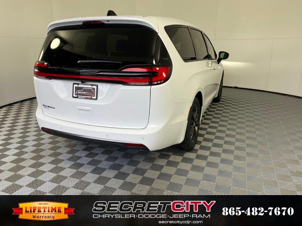 new 2026 Chrysler Pacifica car, priced at $42,398