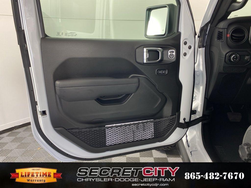 new 2026 Jeep Gladiator car, priced at $47,605