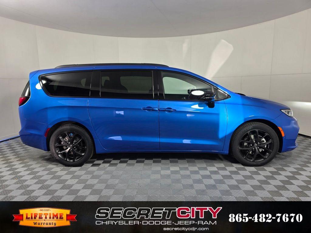 new 2026 Chrysler Pacifica car, priced at $43,063