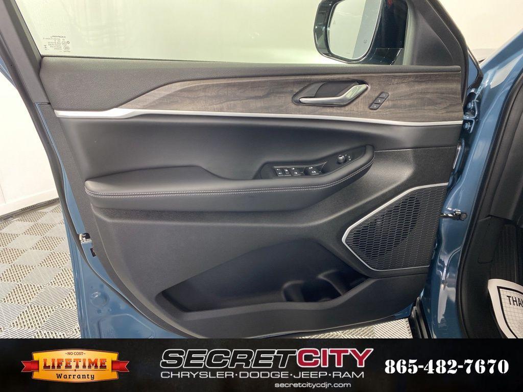 new 2026 Jeep Grand Cherokee L car, priced at $45,904