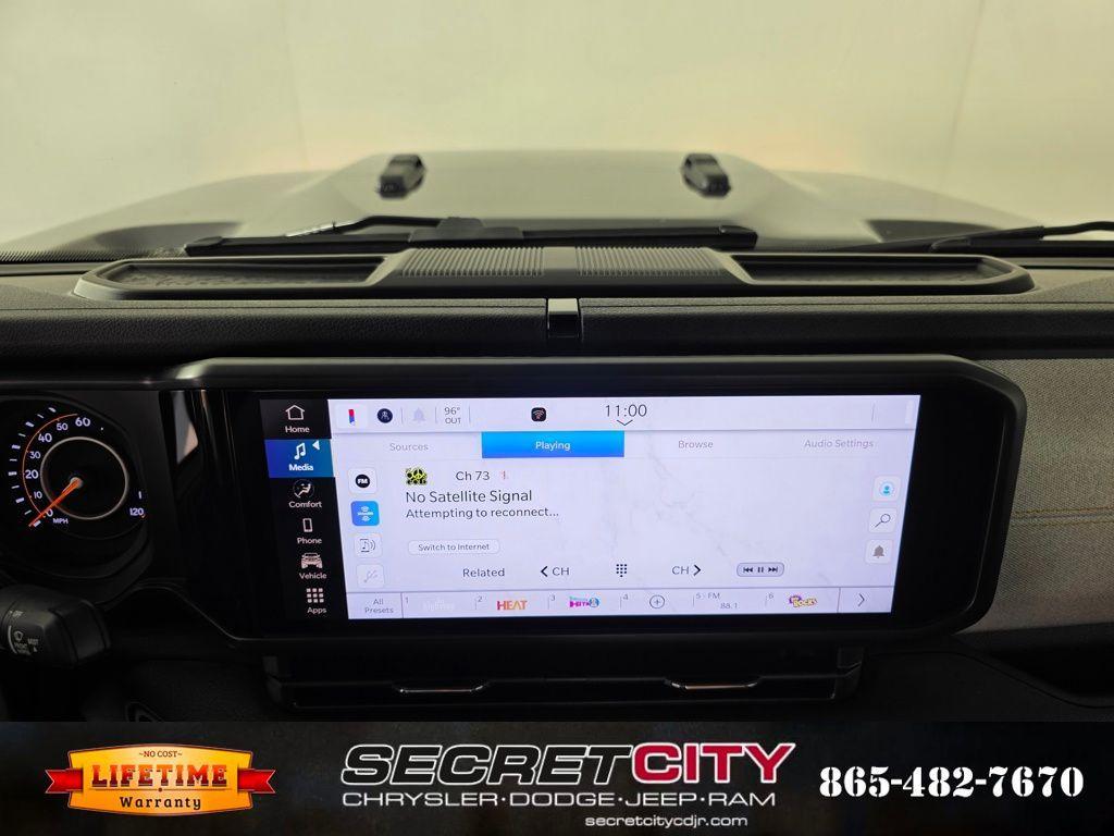 new 2025 Jeep Gladiator car, priced at $41,978