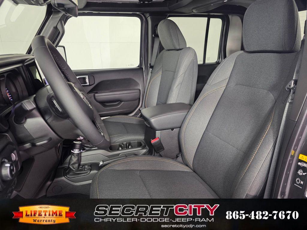 new 2025 Jeep Gladiator car, priced at $41,978