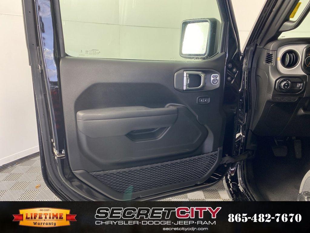 new 2025 Jeep Gladiator car, priced at $40,978