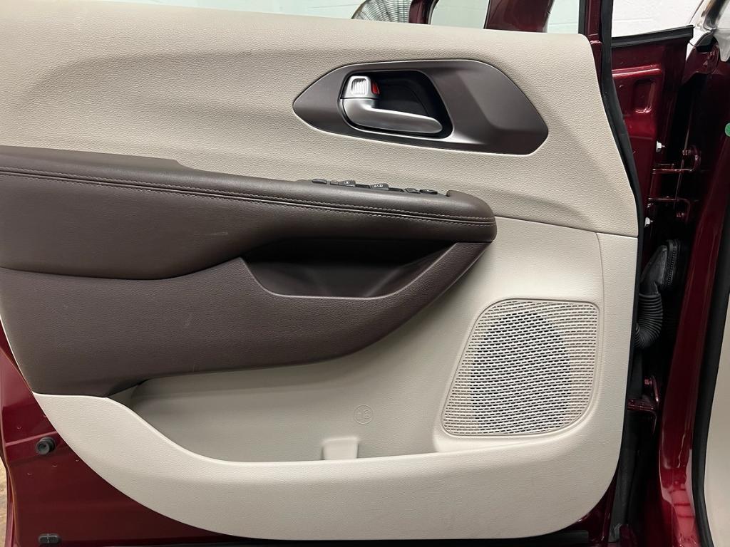 used 2018 Chrysler Pacifica car, priced at $12,991