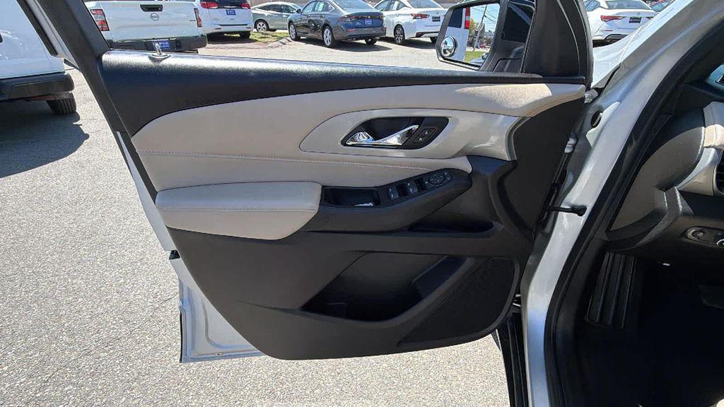 used 2022 Chevrolet Traverse car, priced at $24,799