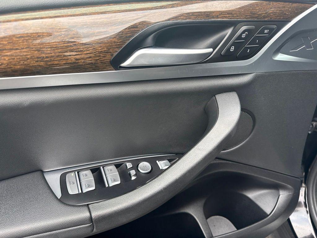 BMW X3 view 20