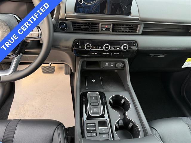 used 2025 Honda Pilot car, priced at $43,322