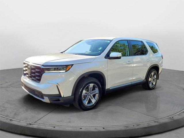 used 2025 Honda Pilot car, priced at $44,287