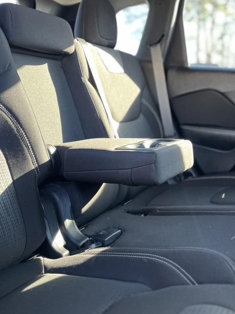 used 2015 Jeep Cherokee car