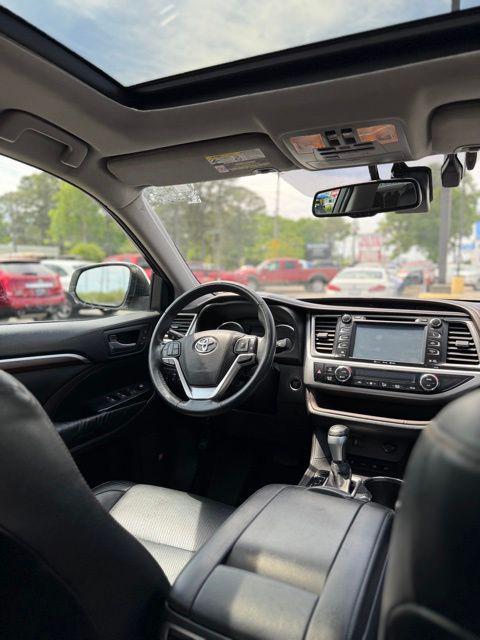 used 2016 Toyota Highlander car, priced at $13,995