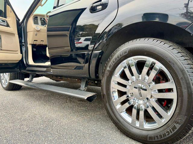 used 2008 Lincoln Navigator car, priced at $7,500
