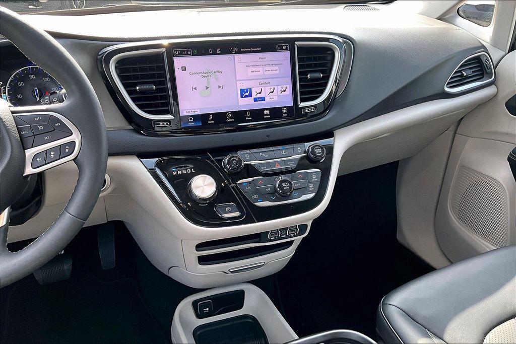 used 2024 Chrysler Pacifica car, priced at $27,500