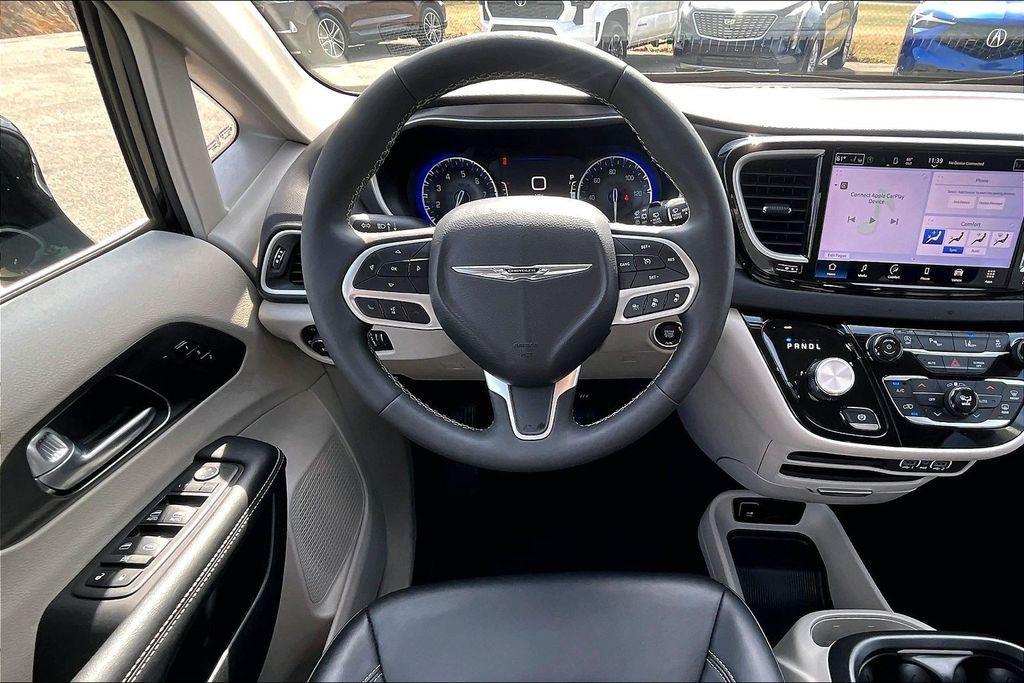 used 2024 Chrysler Pacifica car, priced at $27,500