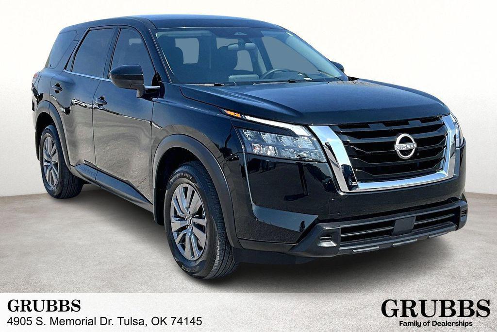 used 2025 Nissan Pathfinder car, priced at $30,000