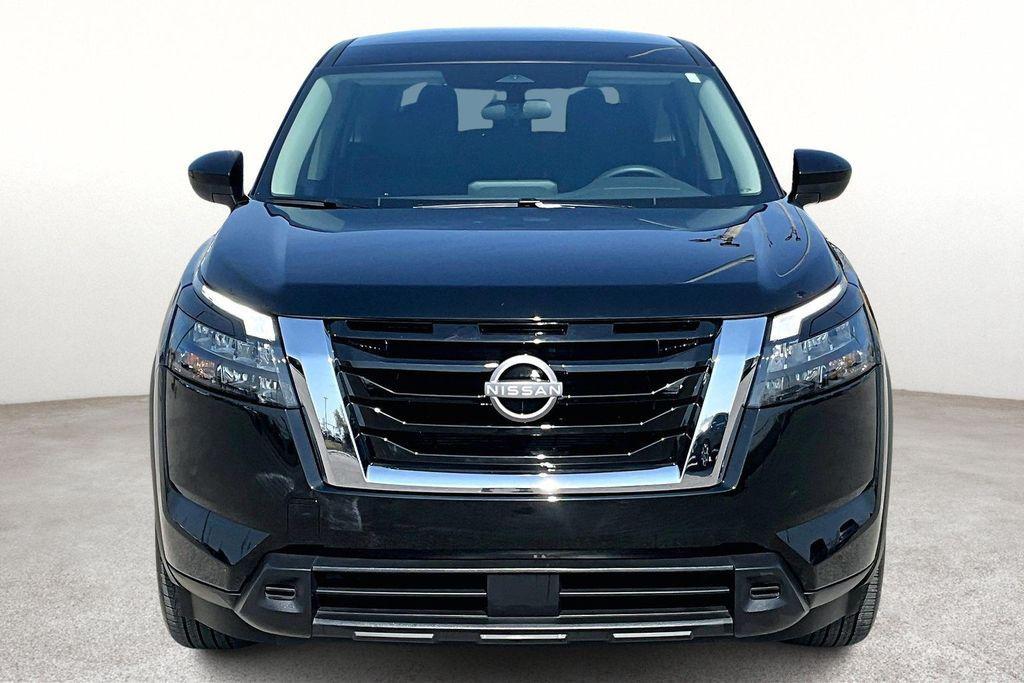 used 2025 Nissan Pathfinder car, priced at $30,000