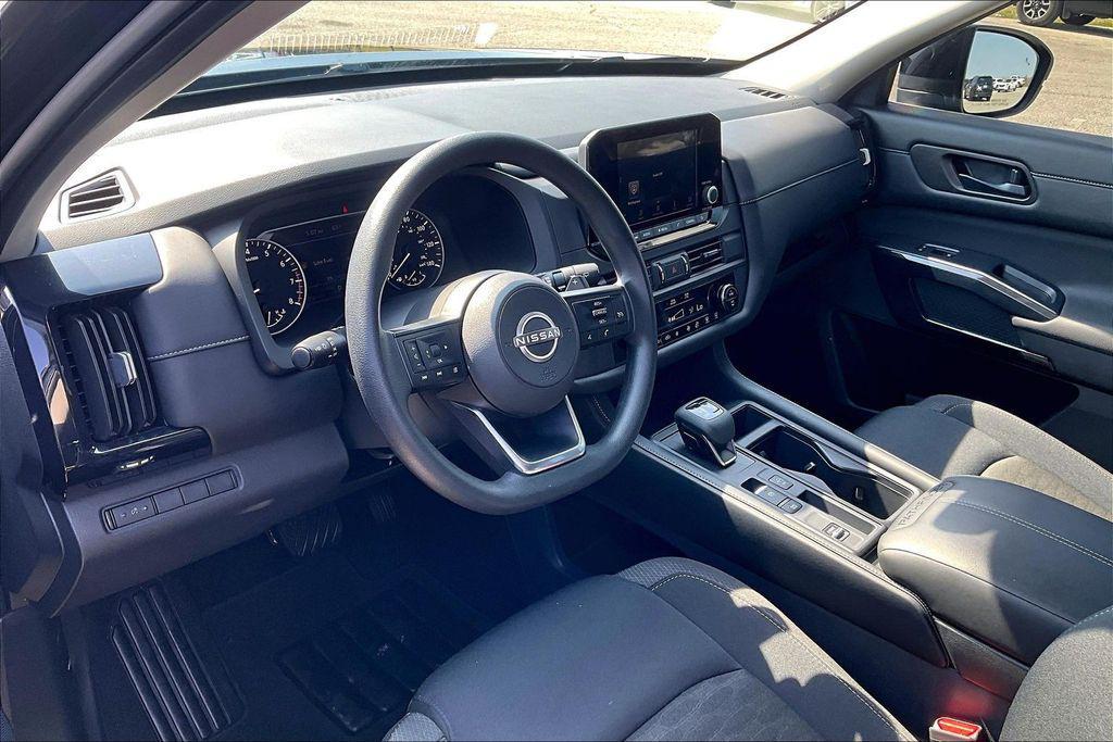 used 2025 Nissan Pathfinder car, priced at $30,000