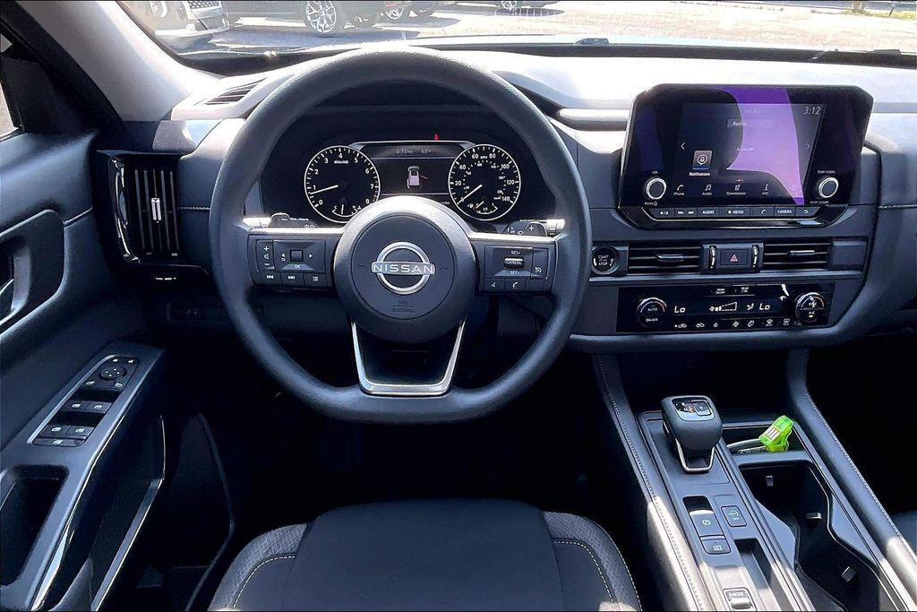 used 2025 Nissan Pathfinder car, priced at $30,000